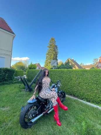 Ts Angela Fox — 3 / 11