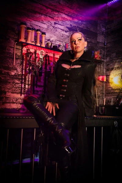 Lady Kay Deutsch Beruhrbar Studio Flair — 15 / 24
