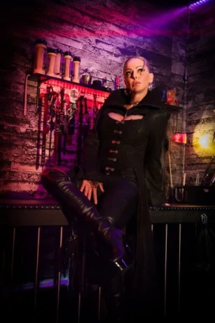 Lady Kay Deutsch Beruhrbar Studio Flair — 15 / 24