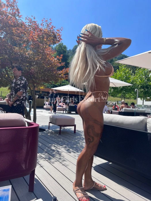 Nina Cox — 5 / 6