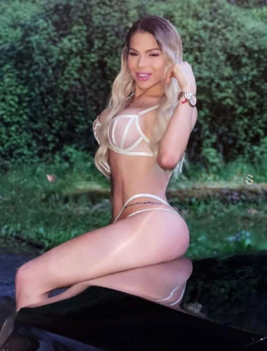 Linda, Escort, Manama