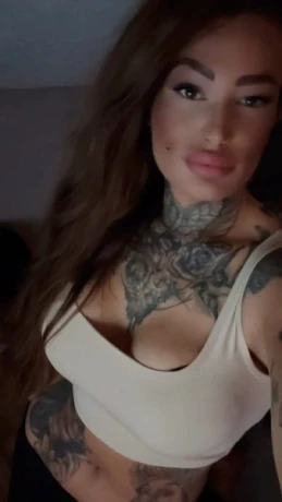 Deutsches Tattoo Model Lilli — 9 / 11
