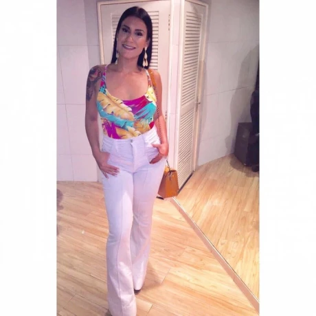 Latina Brésilienne — 4 / 13