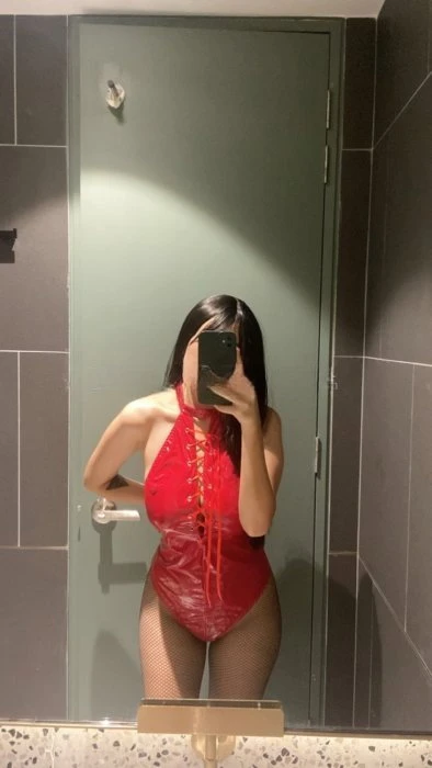Nabi, Escort, Singapore