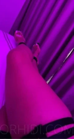 Footjob Expertin Mila! Brandheiß und heute in deiner Stadt! — 3 / 7