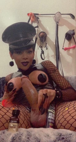 Paula Minaj — 4 / 12