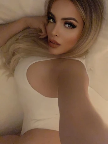 Karla Diaz — 1 / 12