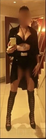 Skinny Joy aus Deutschland — 3 / 11