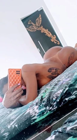 Bella Belluthi — 8 / 12