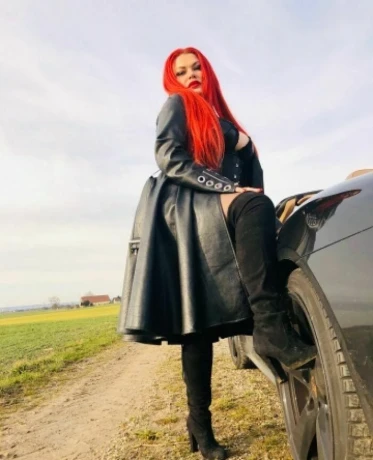 Domina Nora — 6 / 11