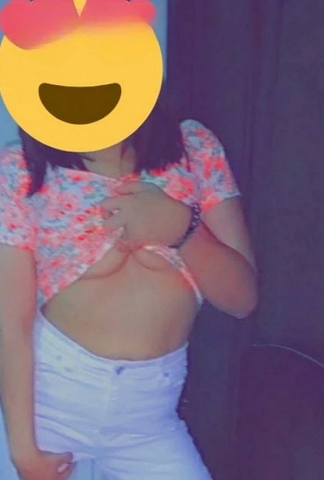 Elena — 2 / 3