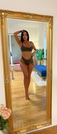 Andreea — 2 / 3