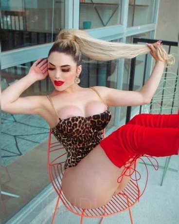 TS KHLOÉ XL — 10 / 12