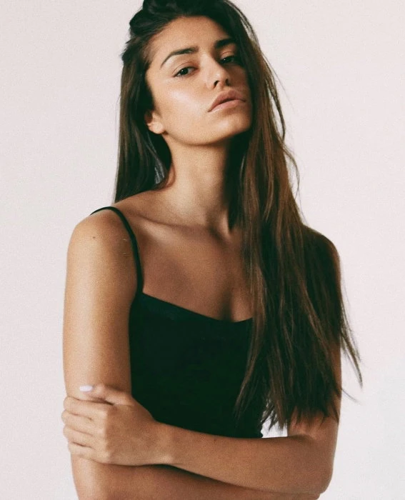 Nadya — 3 / 5