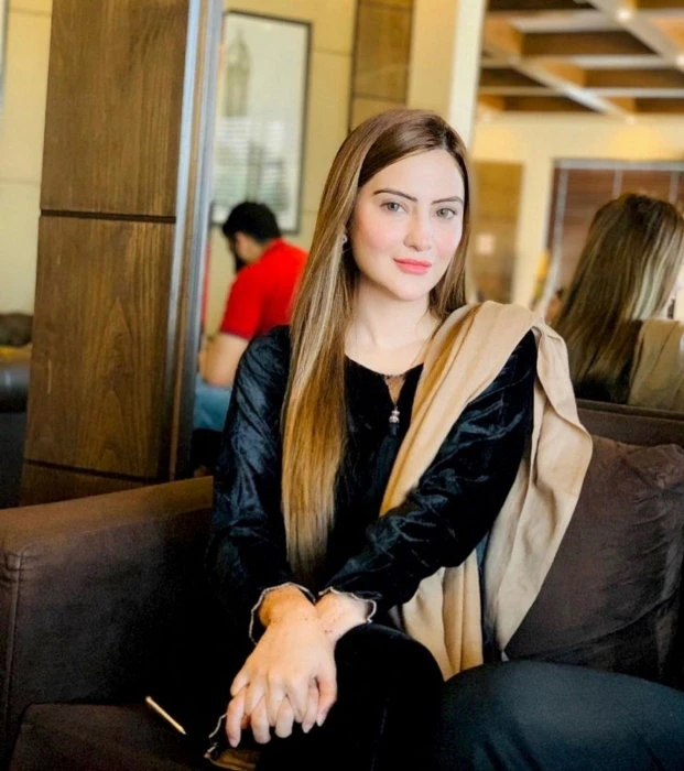 Areej — 2 / 3