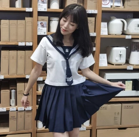 Lucia aus Japan mit AV — 1 / 3