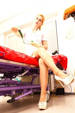 Domina Ina Phobia Fr Dr Ina Phobia — 12 / 18