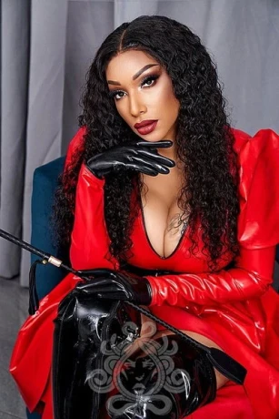 Domina Riana Bizarr Residenz Hekate — 9 / 14