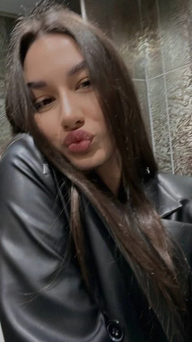 Arina — 2 / 8