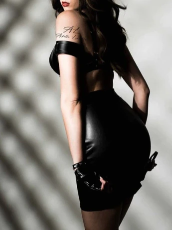 Herrin Adelle Leonella — 9 / 20