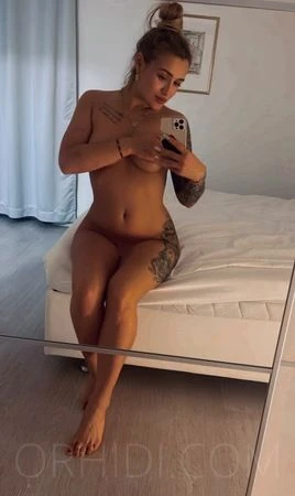 Karina — 4 / 6