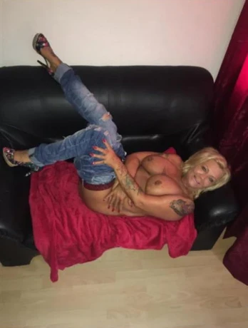 Reife Blondine — 3 / 5