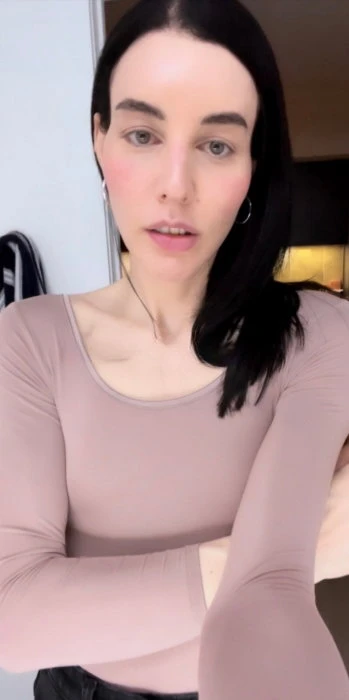 Lana — 2 / 5