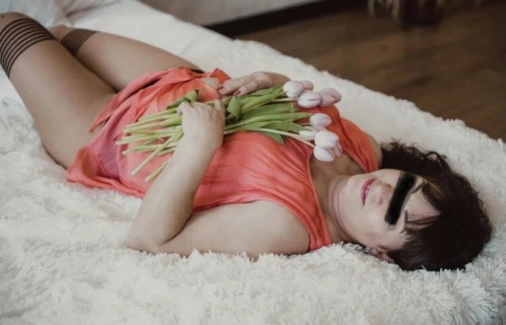 Claudia — 1 / 5