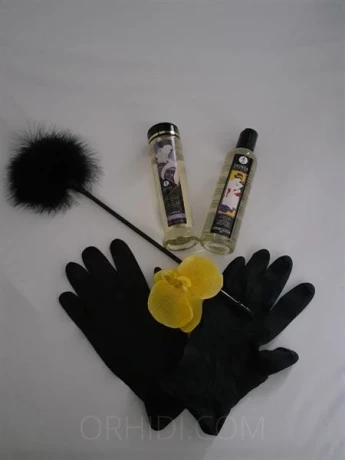 Tamara. Tantra- und Wellness-Massage — 1 / 3