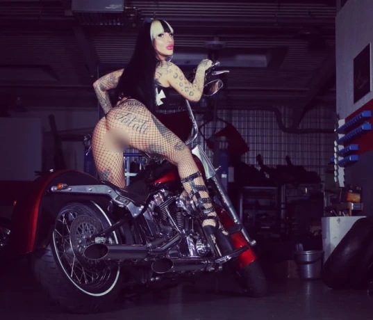 FETISCH-GÖTTIN XENA — 19 / 24