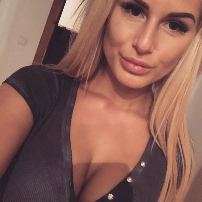 VictoriaHOT — 2 / 4