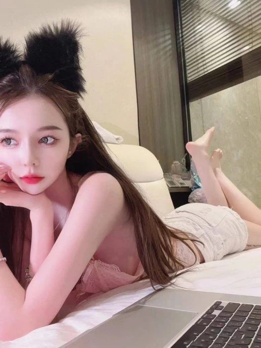 Abby — 2 / 3