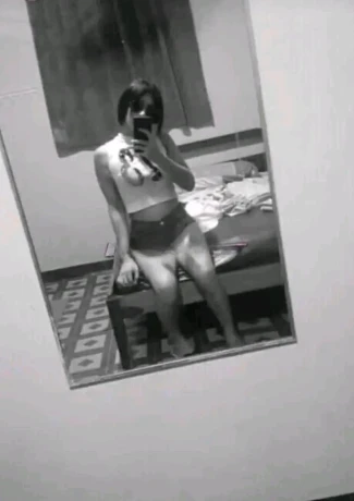 Mia Chevez — 3 / 8