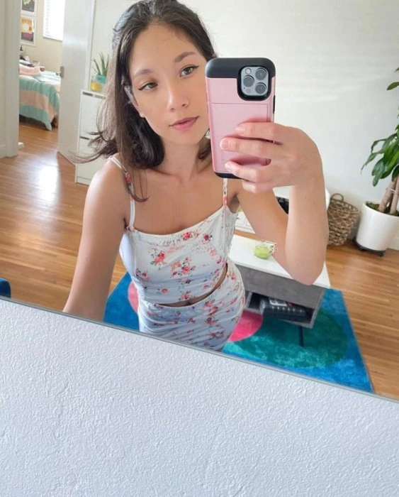 Amelia — 2 / 4