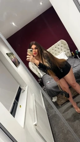 Agatha Moreira — 1 / 14