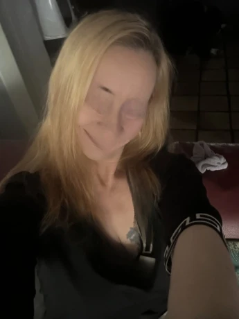 Sg Deutsche Denise Jahrelang In Wil Sg In Meiner Klimatisierten Privatwohnung — 2 / 4