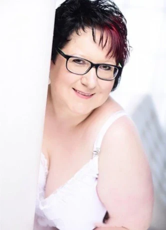 Lilly (35) - Plus Size Modell — 1 / 4