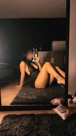 Deutsche Lara Neu In Der Stadt — 2 / 6