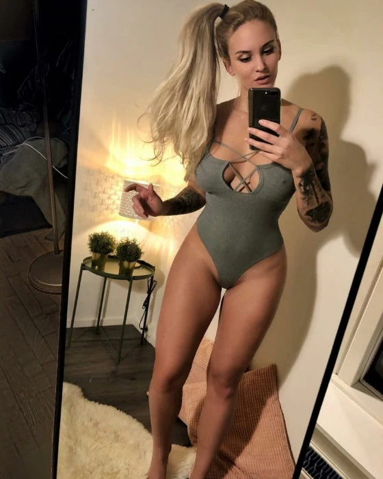 Allias, Escort, Calgary