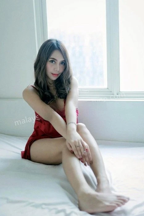 Sarah — 3 / 4