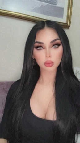 Shemale Haneen — 2 / 11