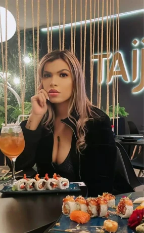 Pamela Hot — 25 / 30