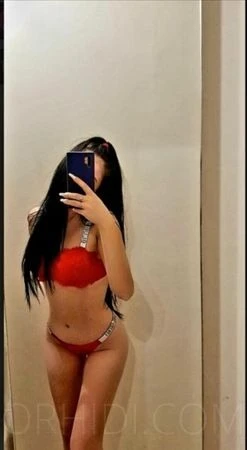 Alisia — 2 / 3