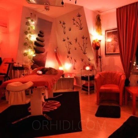 TRAUM & ZEIT MASSAGE — 5 / 9