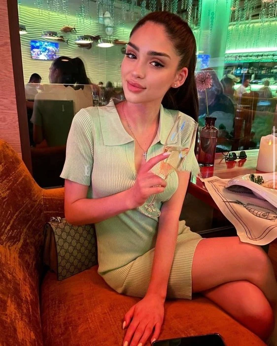 Yana — 3 / 9