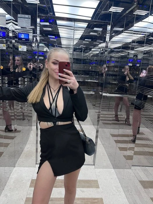 Viktoria — 7 / 9