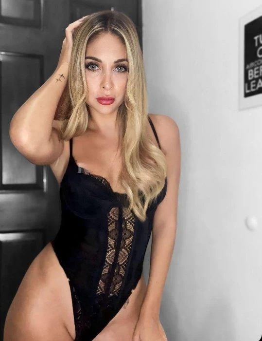 Destiny, Escort, Cancún