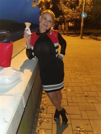 Melodie Erotische Masszorin — 6 / 10