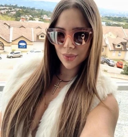 Sofia Latina — 10 / 12