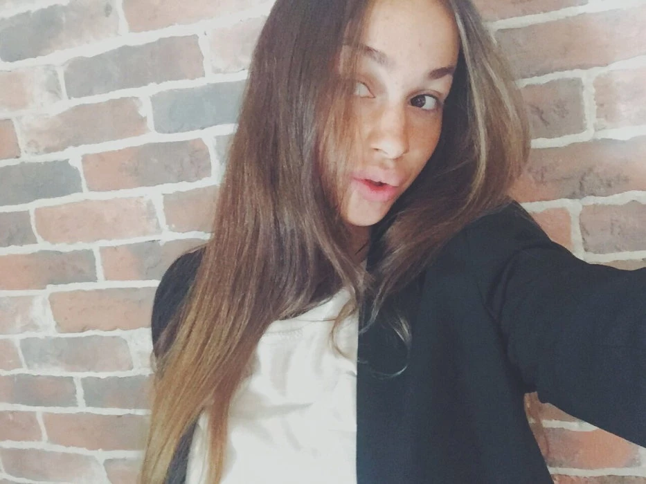 Alena — 9 / 10